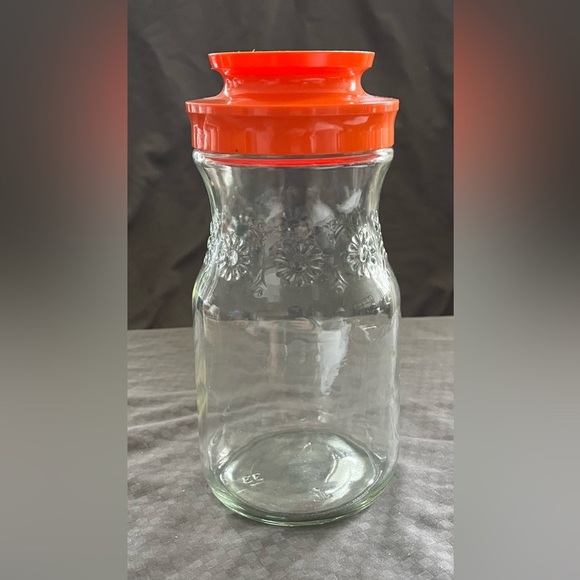 EUC Vintage Anchor Hocking Daisy Carafe Embossed Daisies w/Orange Plastic Lid - Picture 1 of 13